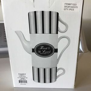 Trust In The Lord Tea Set